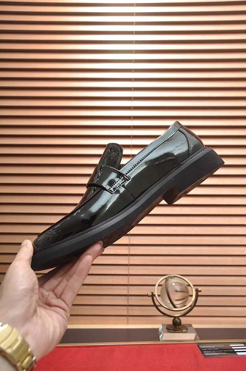 Factory price 540💶Italy’s top luxury men’s shoe giant (GUCCI) (Gucci) (full cowhide lining) new arrival🍃Original European style🔰 Pleasant to the eye😍In order to make the shoes more durable and non-deformable🌀The production continues to follow traditional methods but there is still no lack of innovation💪The original open-edge beaded cowhide is selected for the leather♻️ Smooth, natural and extra bright⭐Made of imported cowhide The rich man’s first choice 38-45 (45 customized)